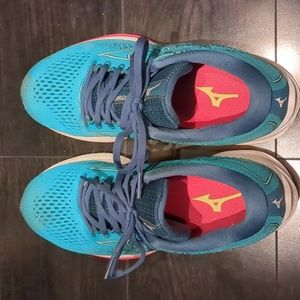 Mizuno Wave Rider 25 women running shoe